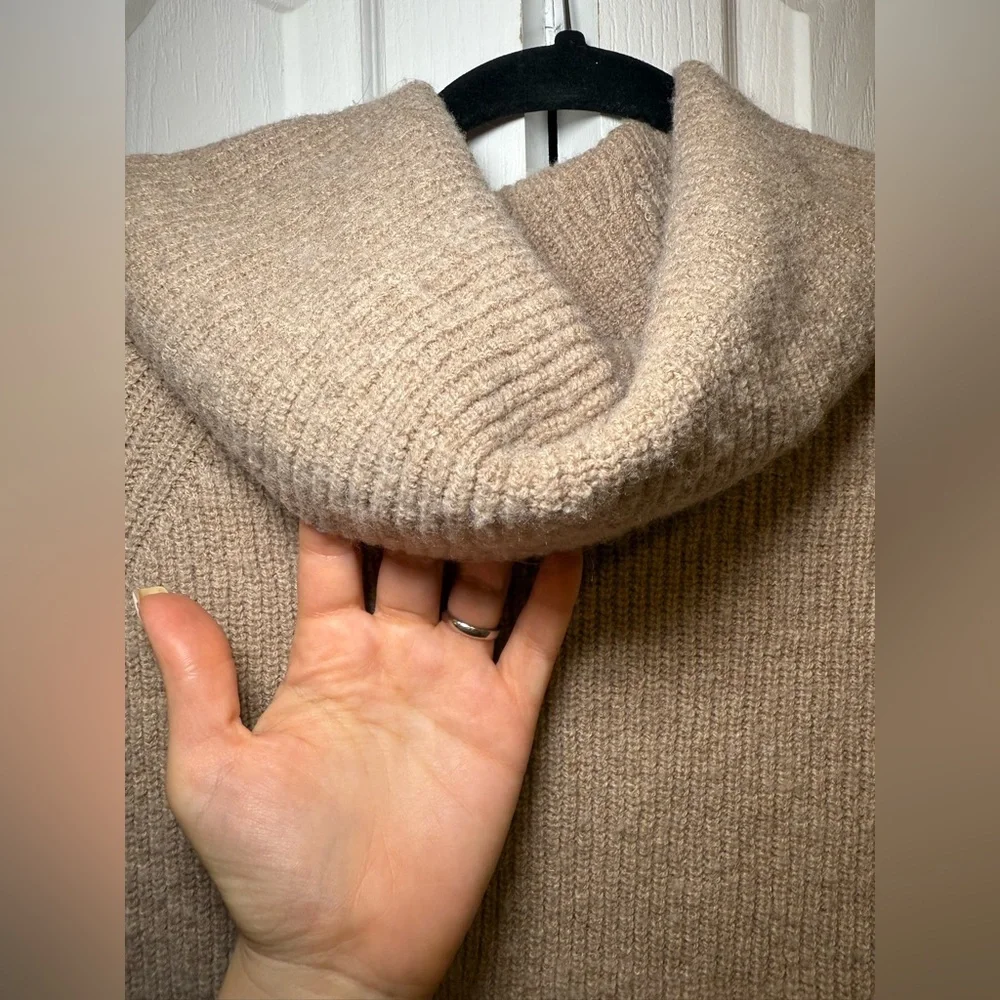 Tahari - Merino Wool Cozy Business Casual Warm Classic Tan Women's Sweater SizeM - Picture 3 of 5